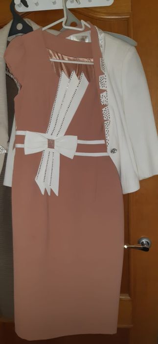 Женские костюмы с платьями