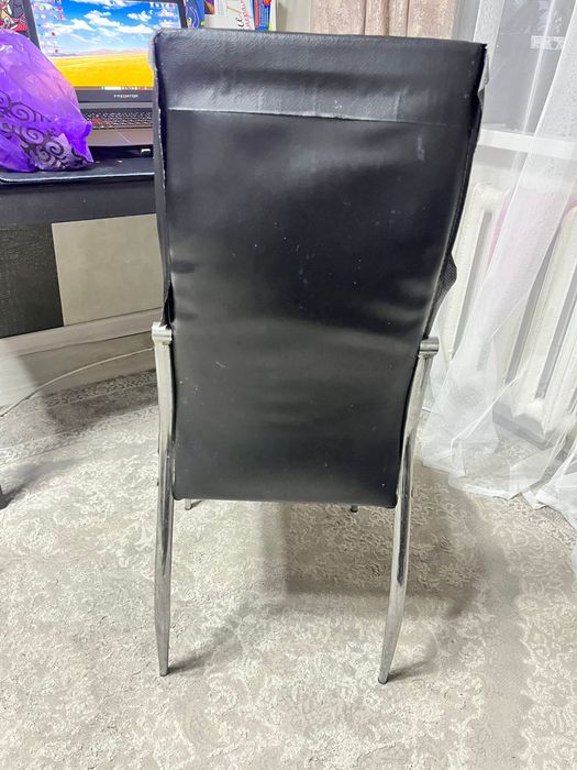 Продам Стеклянный стол