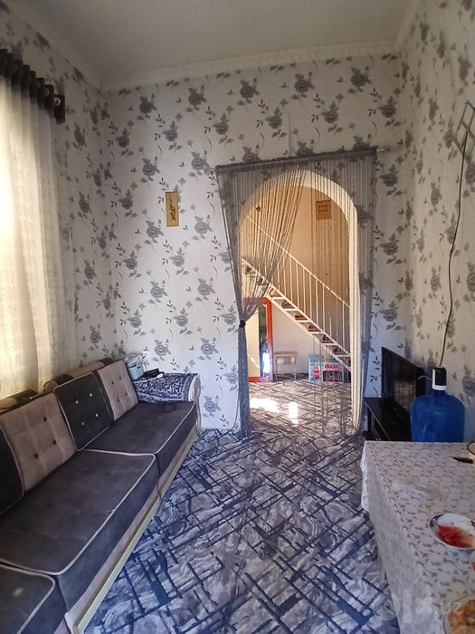 Уй сотилади 6 сотик 8 хона