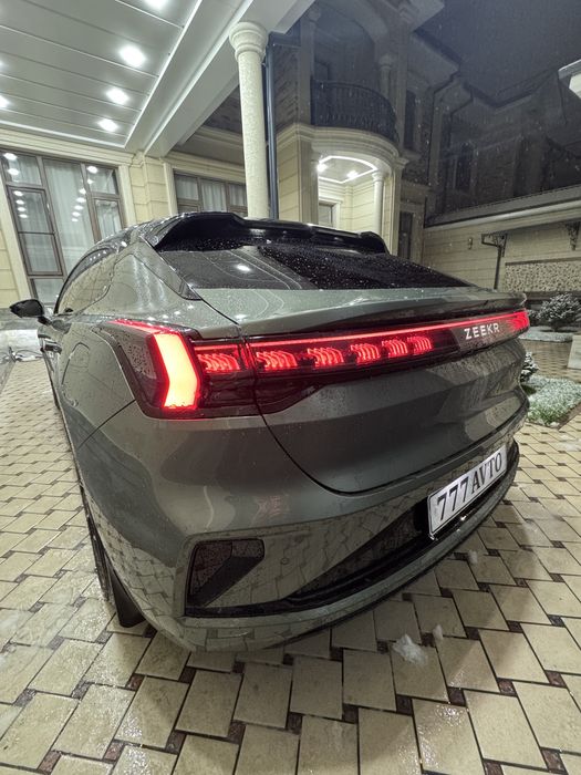 Zeekr 001 Ev 750 Zapas hod 2024 yil