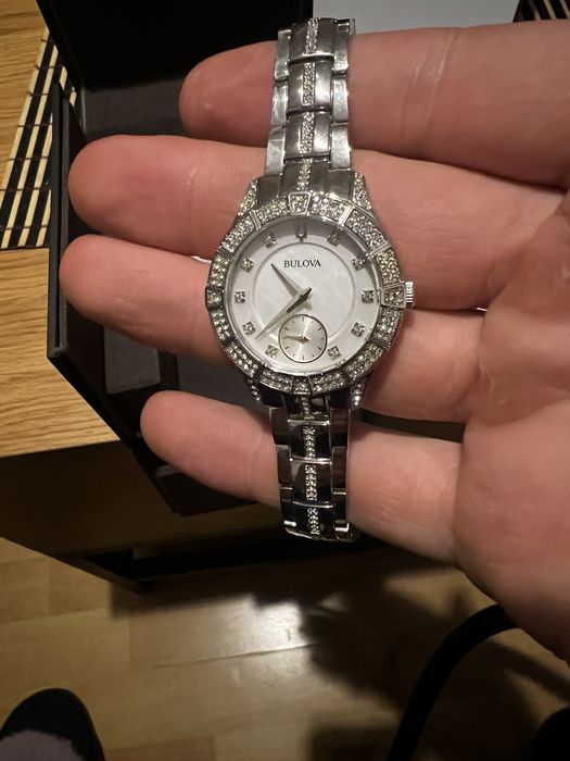 Дамски часовник Bulova чисто нов