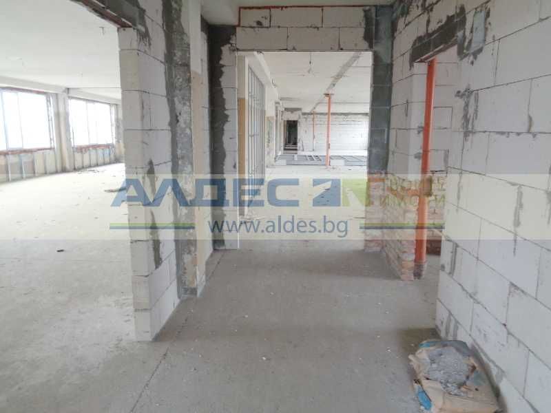 Продава промишлено помещение в Казичене!