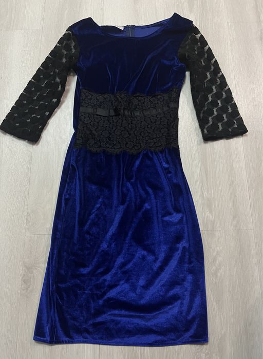 Rochie albastra catifea si dantela marimi 38 40 42
