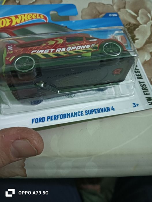 Vând mașinuță hotweels flacără argintie