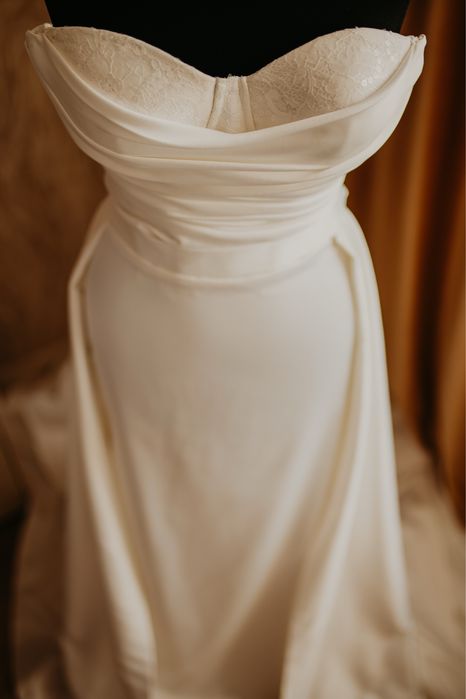 Rochie de mireasă cu trena detasabila