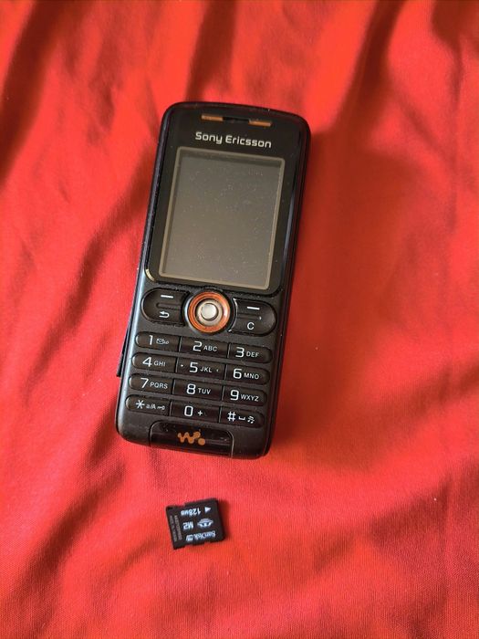 Sony Ericsson w200i walkman  ( liber de rețea)