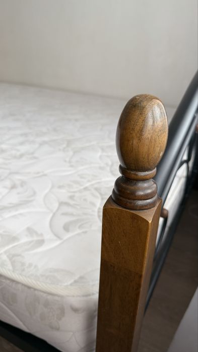 Продам кровать с матрасом