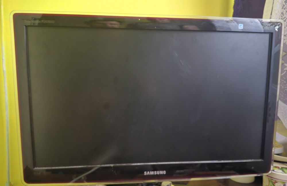 Televizor LCD 24 Samsung P2470HD cu Tv Tuner Full HD 5ms