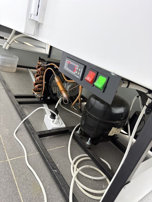 Витриный холодильник