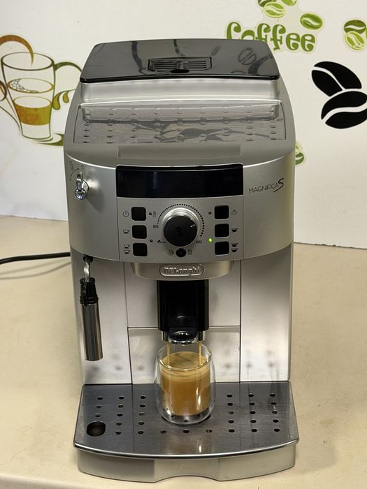 Кафемашина кафе автомат delonghi magnifica S с гаранция