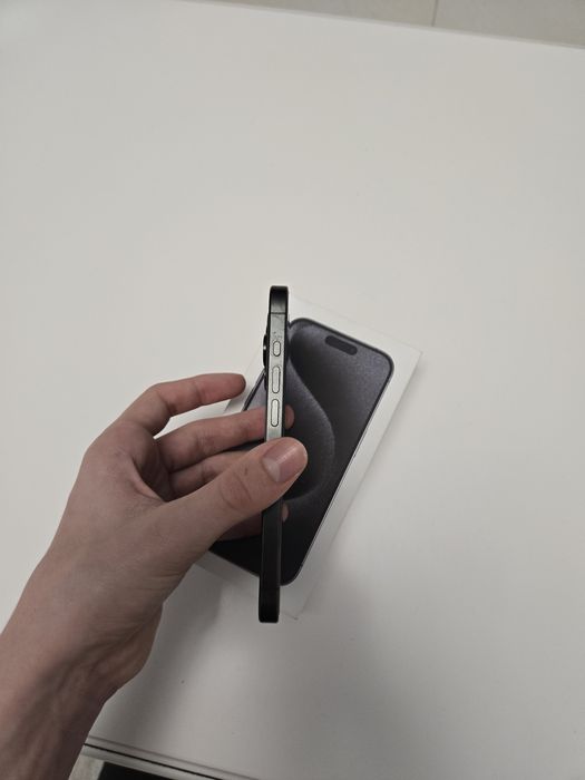 Iphone 15 Pro, inca in garantie, cumparat din Altex Rm. Valcea