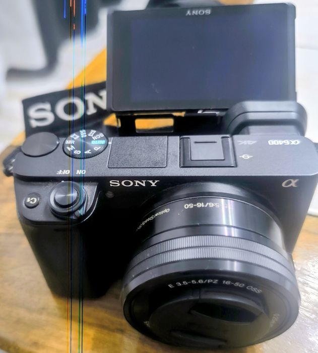 Vând camera Sony Alpha 6400