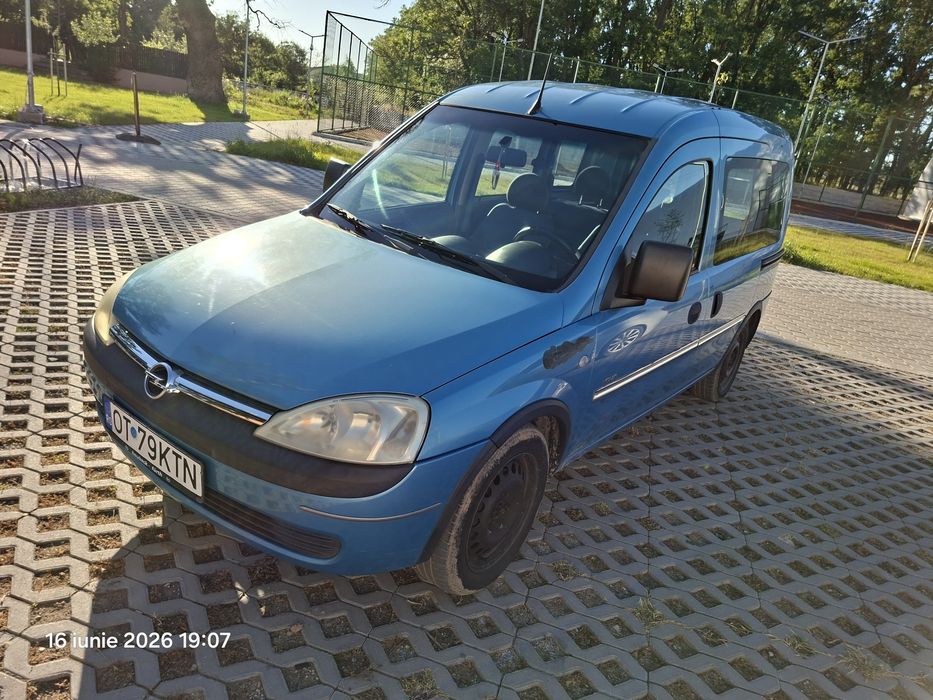 Vând Opel Combo c an 2002