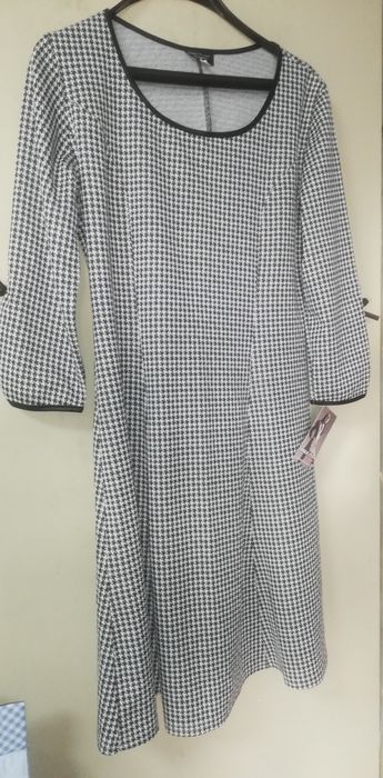 Няколко дамски тоалета-размер М- официална рокля в лилаво с дантела