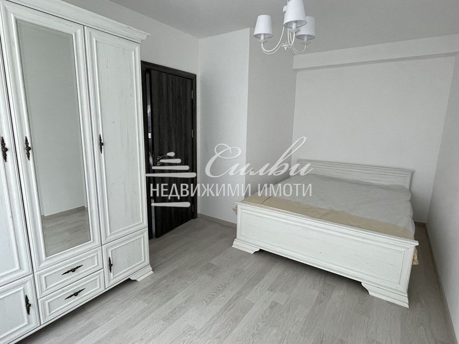 Дава се под наем Тристаен апартамент в Шумен, Център - 75 кв.м за 357 € - Снимка #2