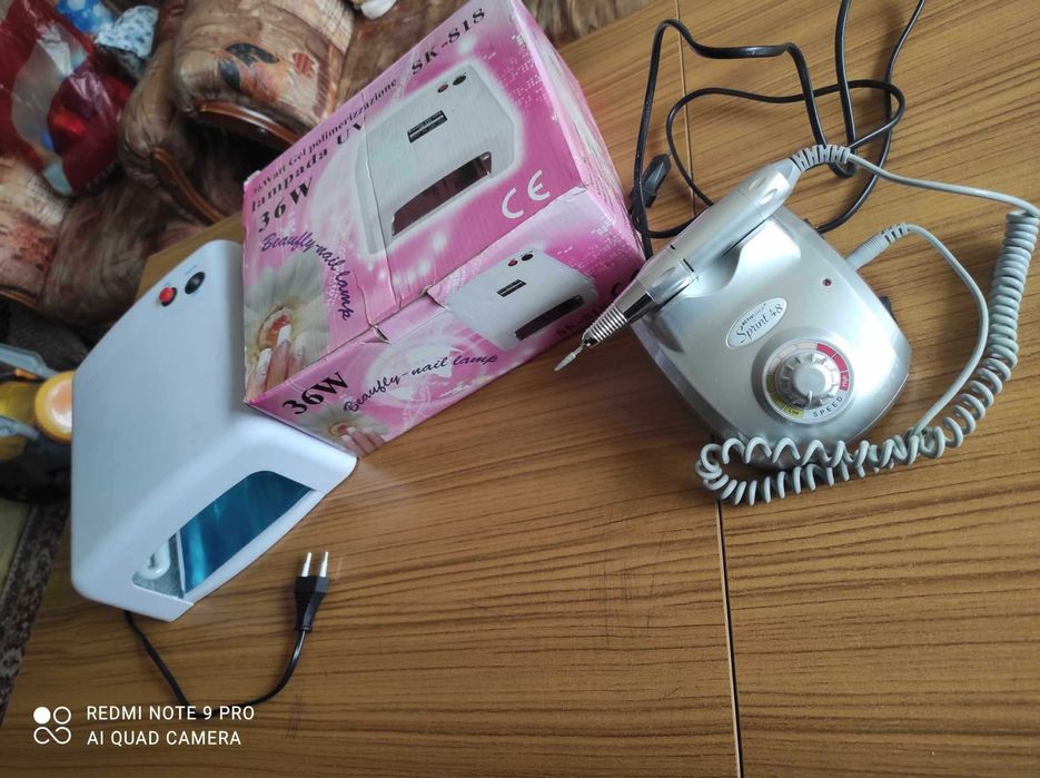 Електрическа пила и лампа за печене на гел лал.