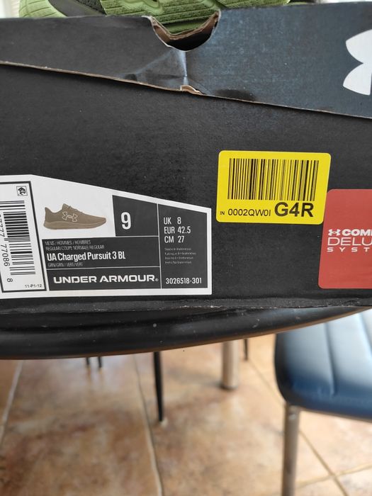 Vând pantofi sport UA