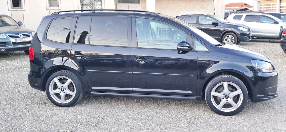 Volkswagen Touran 1.6 TDI 105 cp EURO 5 an 2012 7 LOCURI