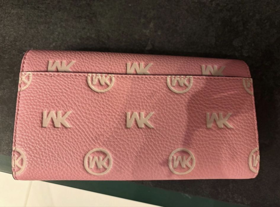 Portofel Michael Kors nou cu eticheta