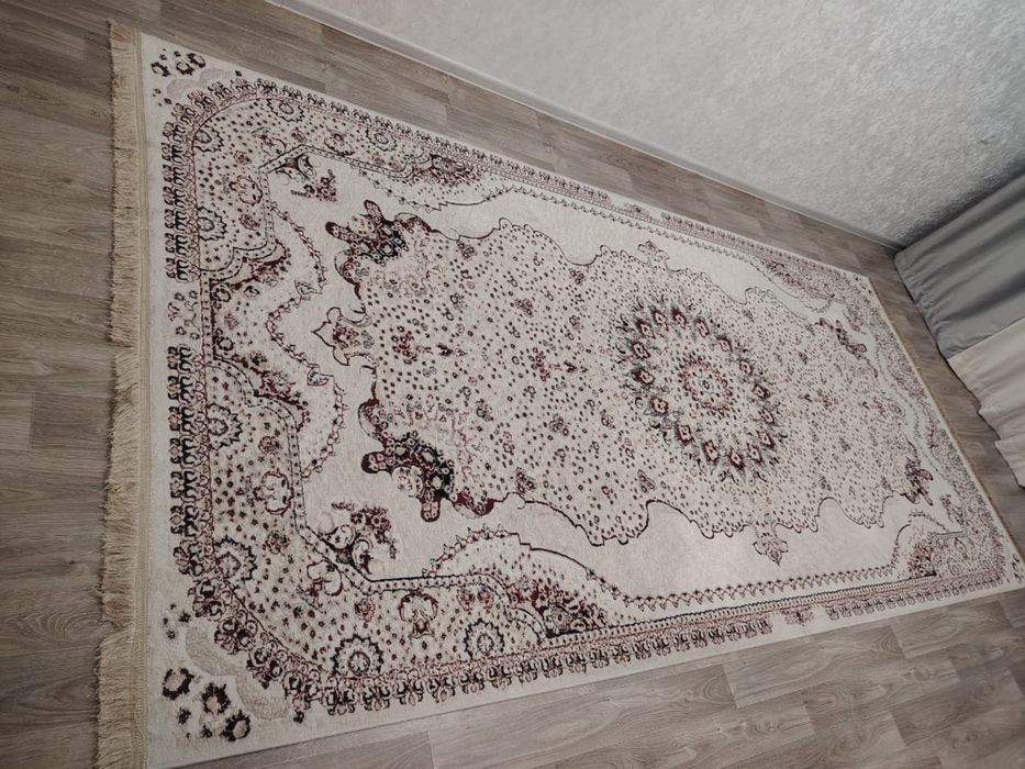 Продается ковер в отличном состоянии