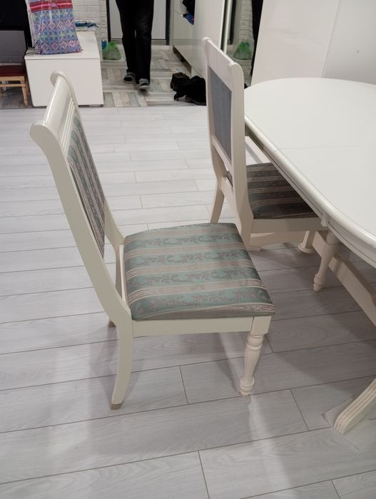 Мебель стол со стульями