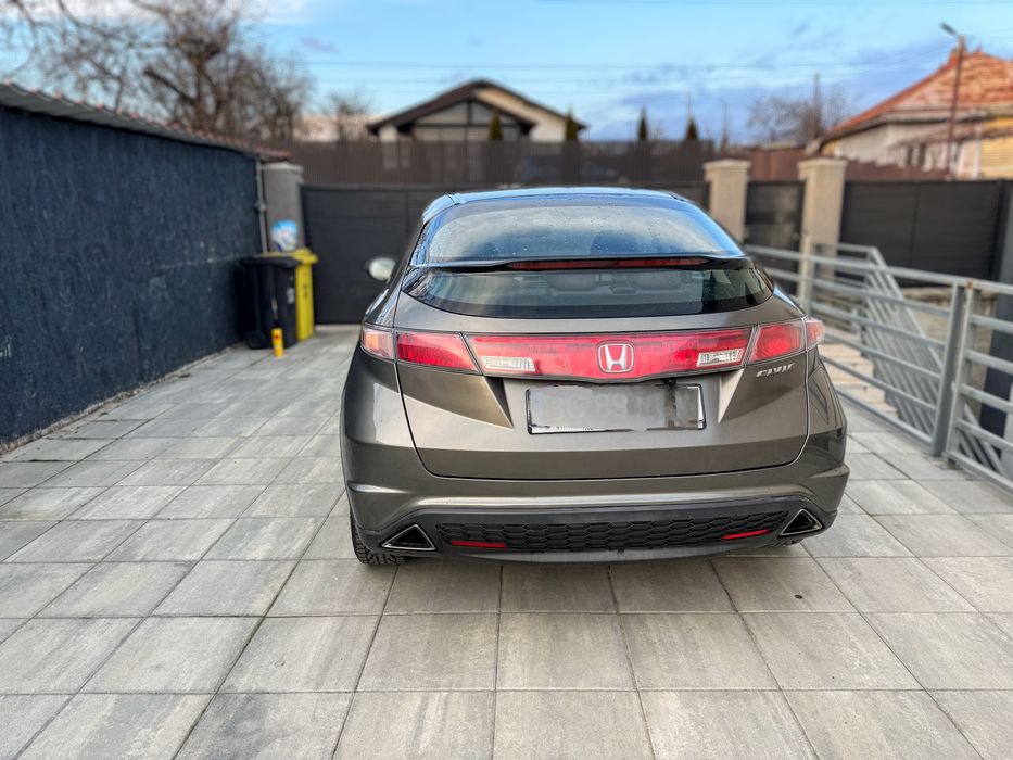 Vand Honda civic 1.8 benzina , 140 cai, 200k km