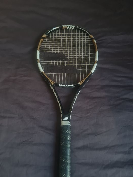 Теннисная ракетка