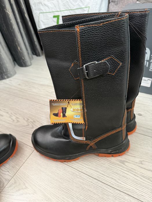 Продам новые рабочие сапоги