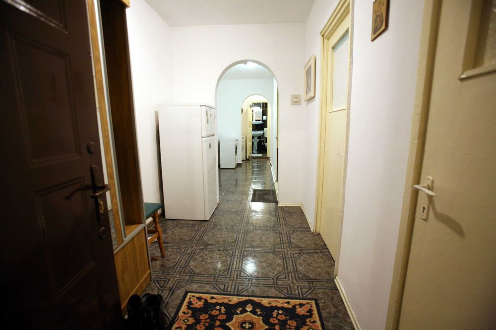 Apartament  3  camere de inchiriat , zona Drumul Taberei -Raul Doamnei suprafata utila 61 m, bloc 4 etaje
