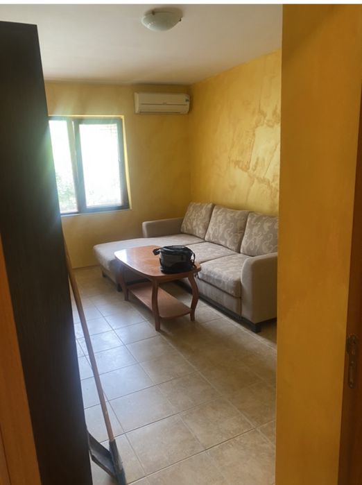 Тристаен под наем Ален мак с паркомясто