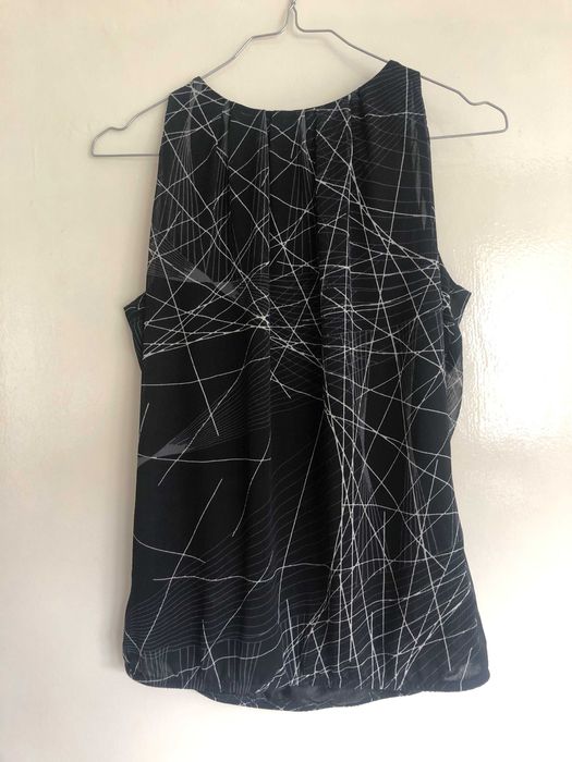 елегантен дамски топ DIKA