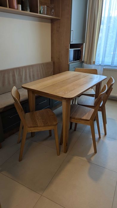 Mobilă nouă din lemn de stejar, lucrată manual la comandă.