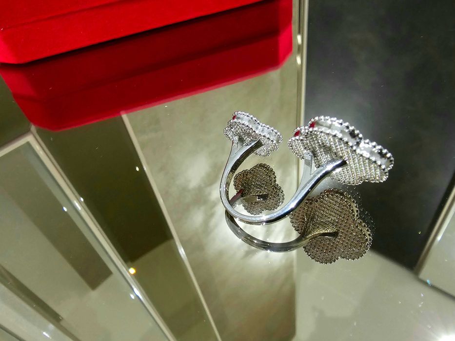 Van Cleef & Arpels VCA Silver Mother Magic Two Clovers Дамски Пръстен