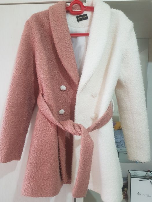 Полупальтишко  букле
Состояние отличное
Размер 42
Звоните по телефону