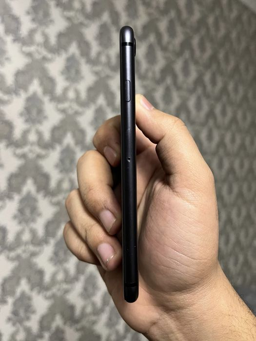 iPhone SE3 2022 narxi kelishiladi