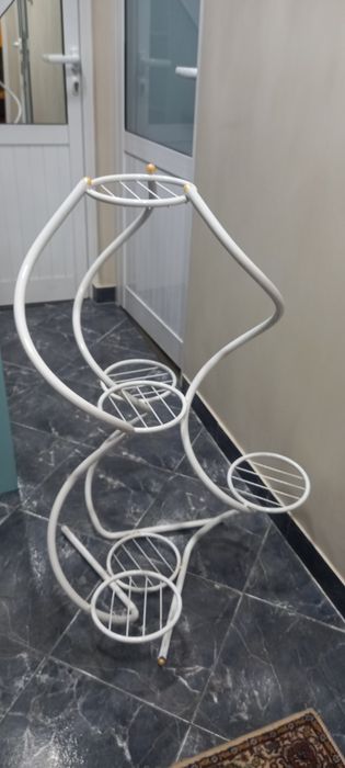 Метален цветарник