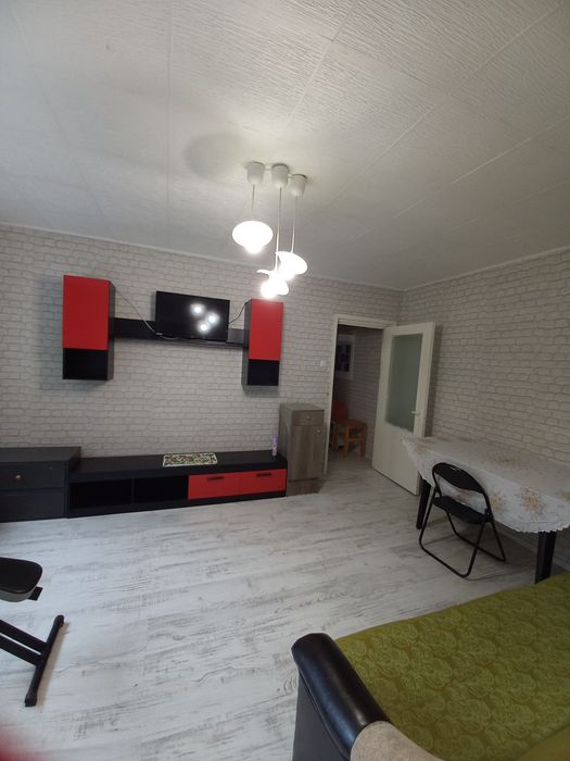 Închiriez apartament cu 2 camere