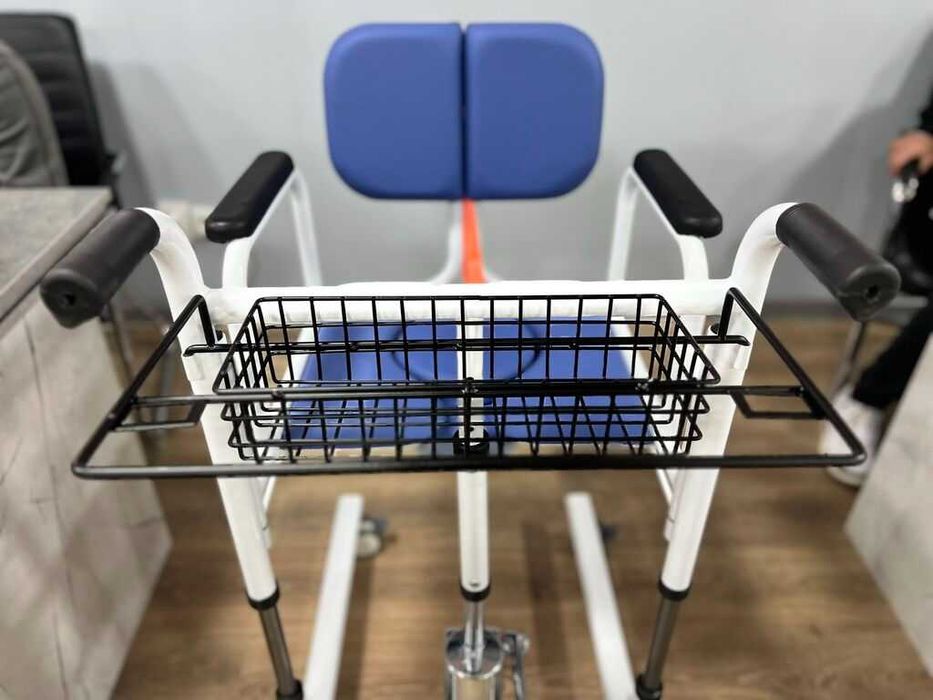 Инвалидный стул с гидравликой