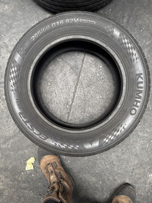 205/60/16 Kumho 92V