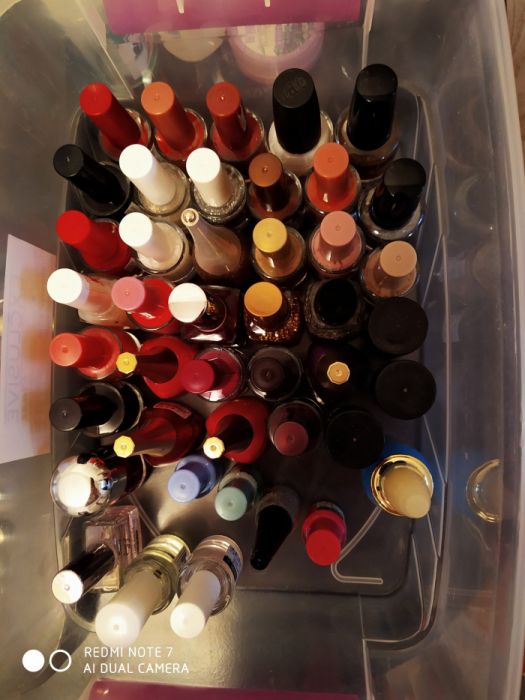 Лак для ногтей обычный