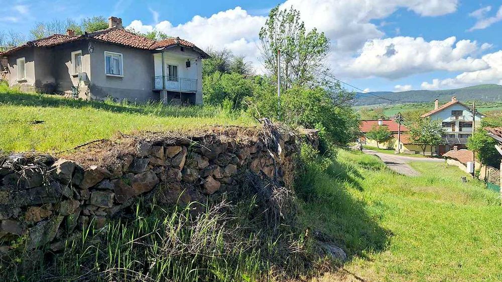 Два парцела с две къщи в село Чеканчево област София