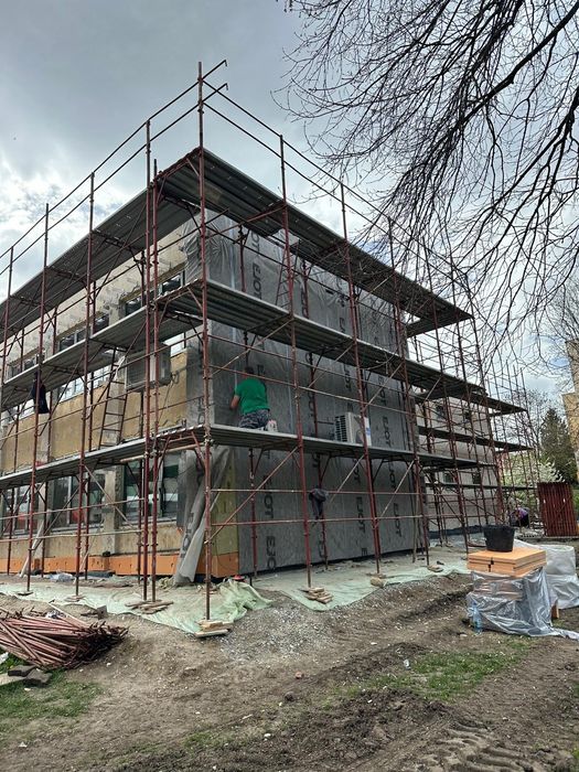 Inchiriez schela metalica