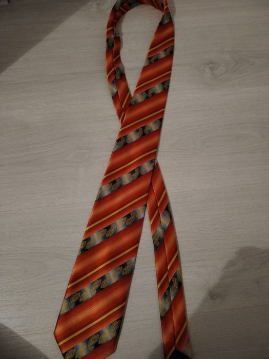 Mъжки костюм!Сако, пантолон, риза и вратовръзка. Цвят-Бежево!