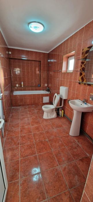 Casa 114 mp - in Hateg la 300 m de primarie 56000 euro