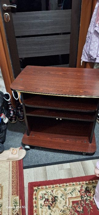 Продам тумбочку под телевизор