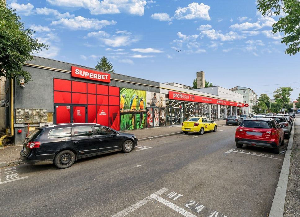 Spatii comerciale Roman, inchiriate Profi + Superbet, 808 mp