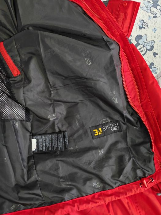 Jack Wolfskin impecabilă