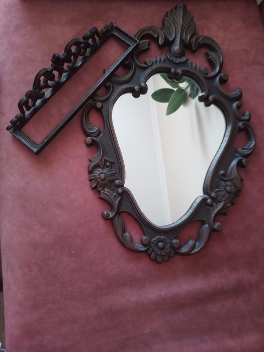 Зеркало в металлической раме