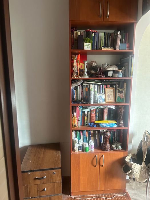 Шкаф книжный продам