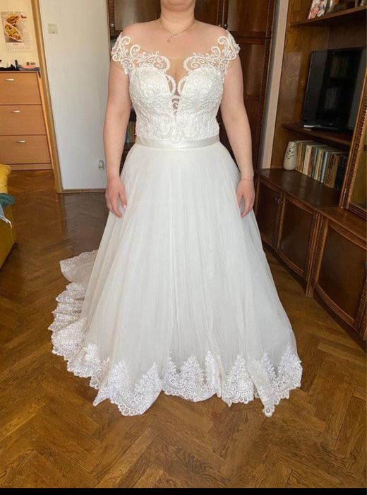 Rochie mireasa tip A line